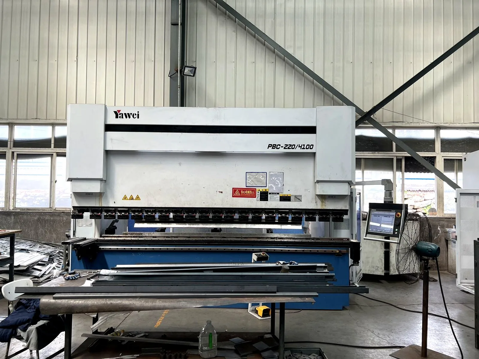 CNC 加工中心加工舱体框架